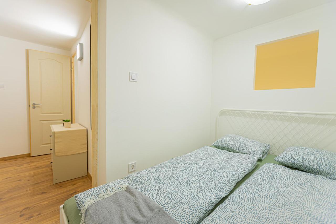 2 Bedroom Apartment In The Dob Street, Emerald Budapeste Exterior foto