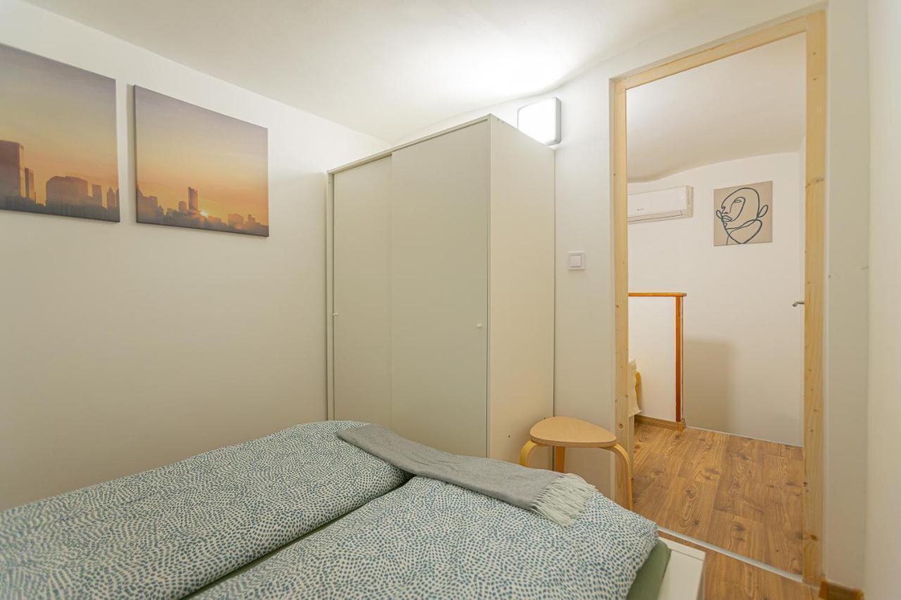 2 Bedroom Apartment In The Dob Street, Emerald Budapeste Exterior foto