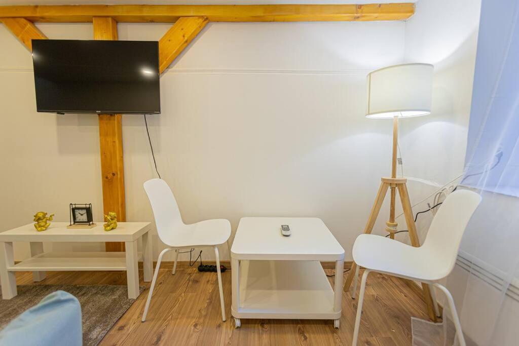 2 Bedroom Apartment In The Dob Street, Emerald Budapeste Exterior foto